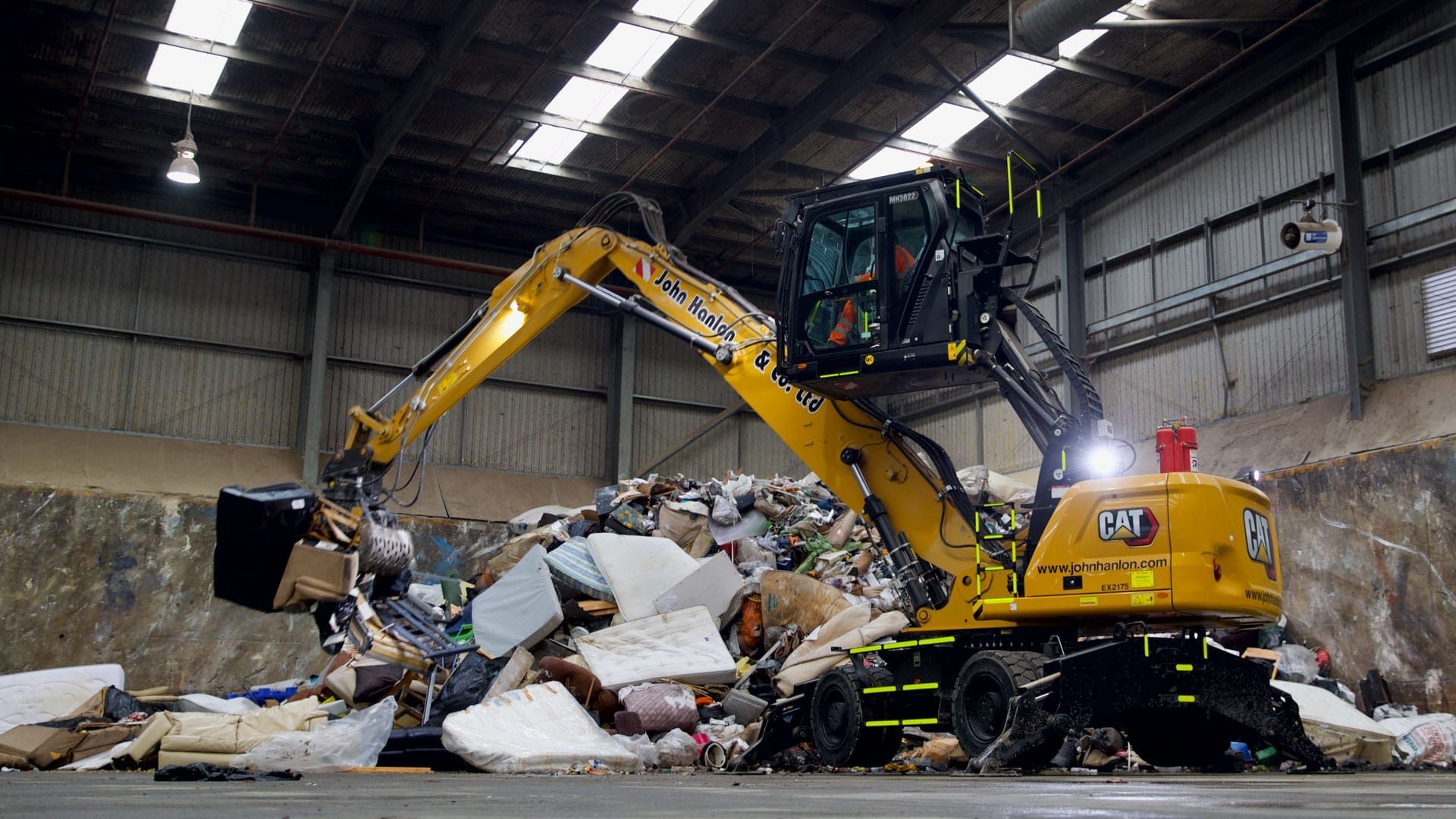 CAT MH3022 material handler